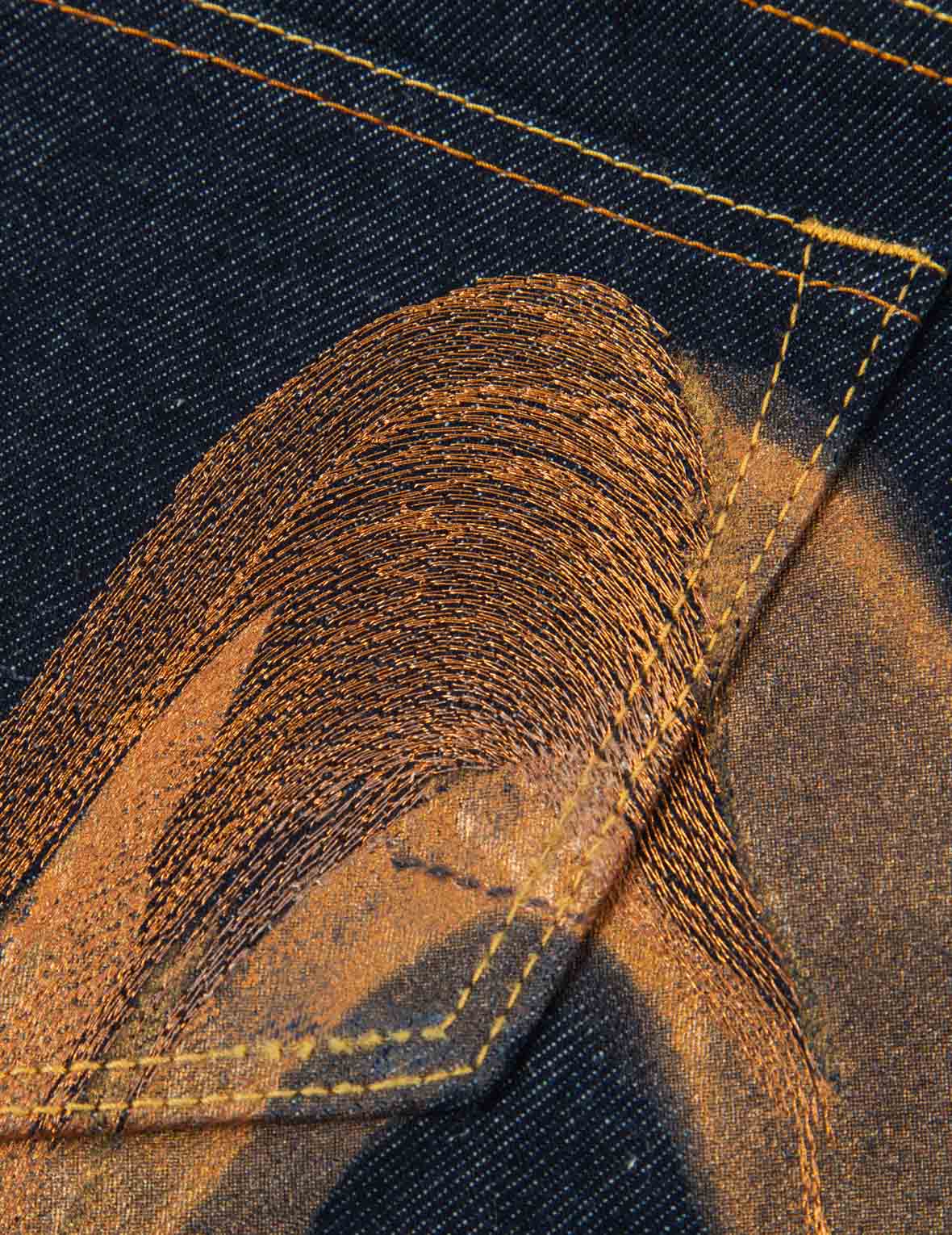 笔刷大M前开衩牛仔铅笔裙