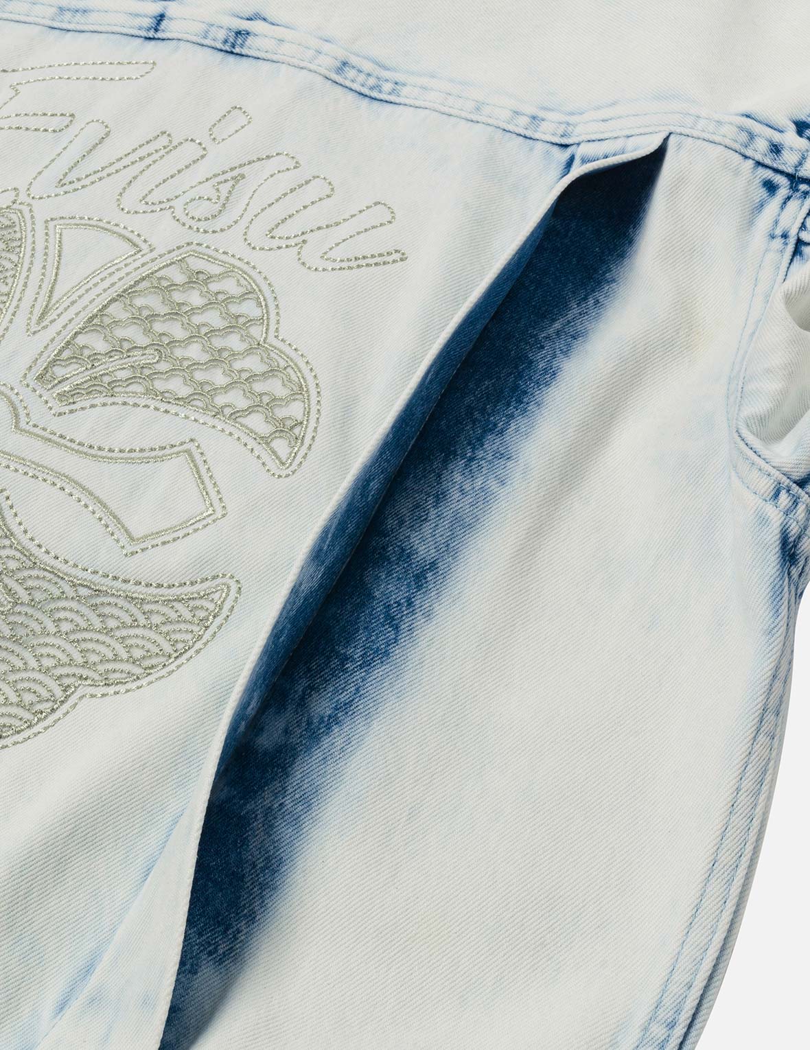 Bleach Washed Kamon Embroidery Fashion Fit Denim Jacket