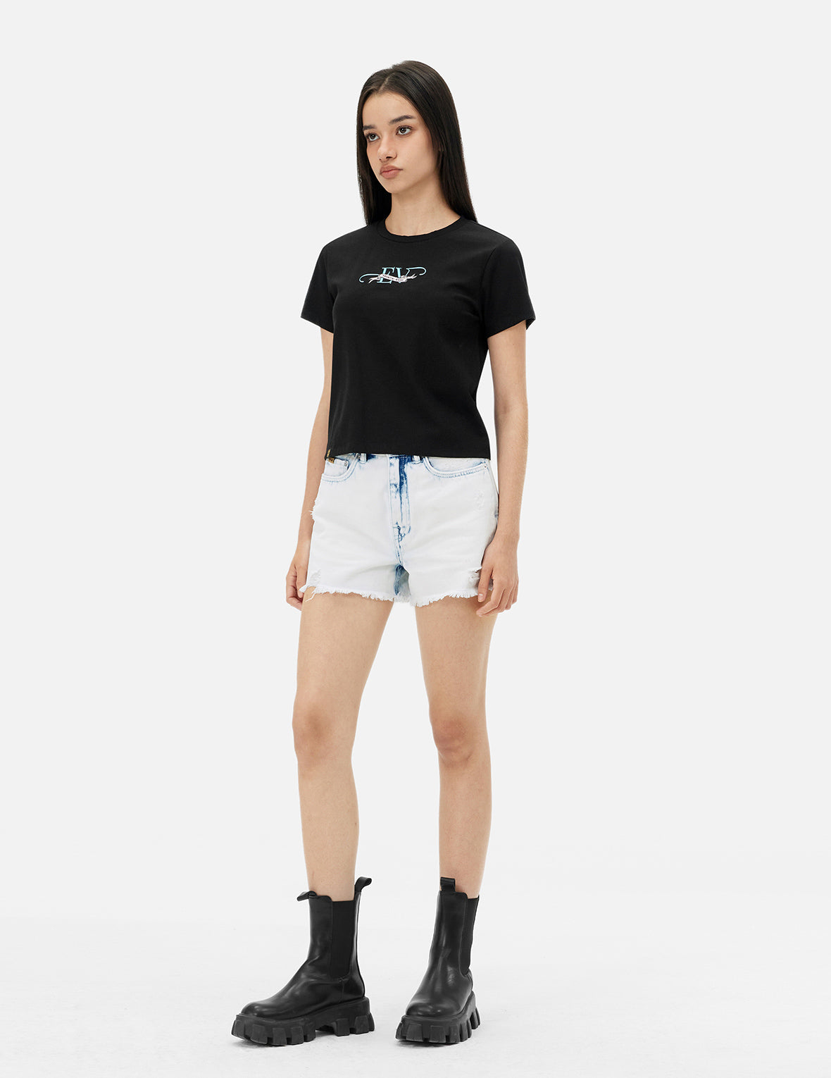 Bleach Washed Kamon Embroidery Regular Fit Denim Shorts