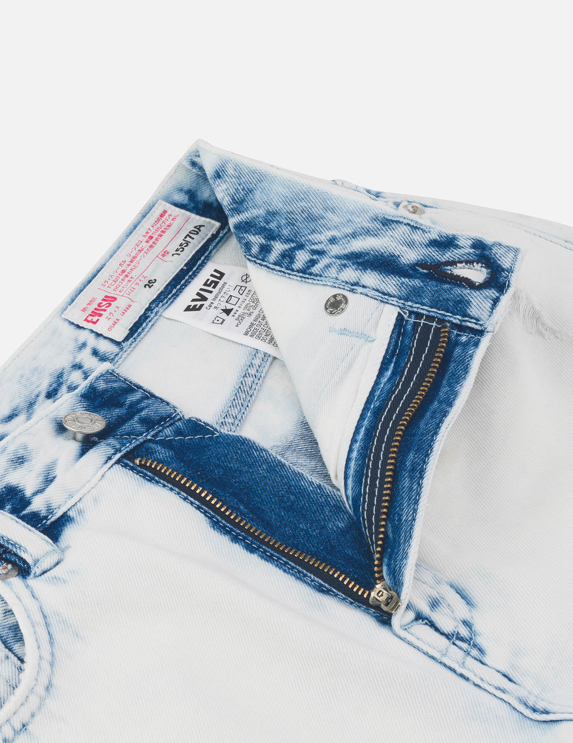 Bleach Washed Kamon Embroidery Regular Fit Denim Shorts