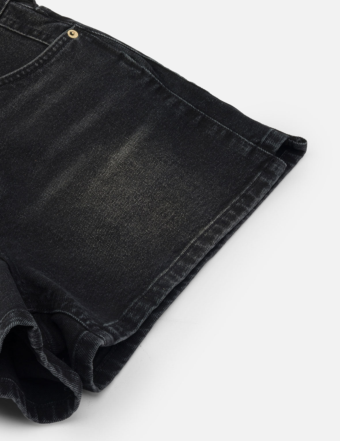 绳结海鸥刺绣宽版黑色牛仔短裤