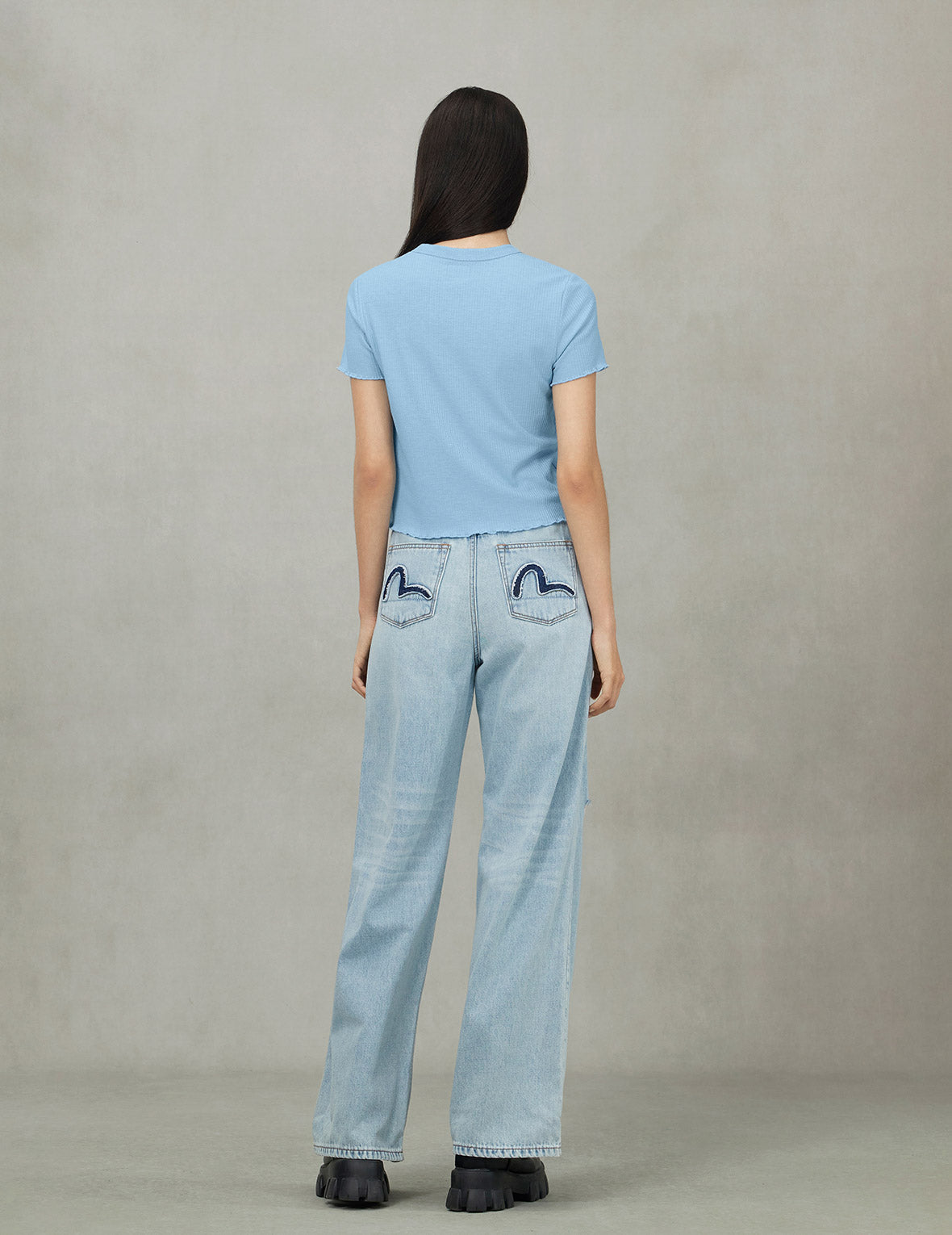 帆绳扭纹商标刺绣时尚版型T恤