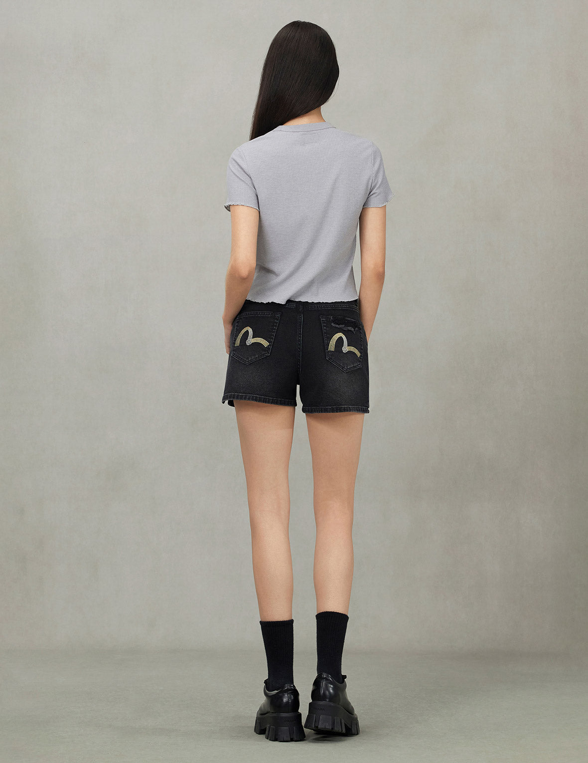 帆绳扭纹商标刺绣时尚版型T恤