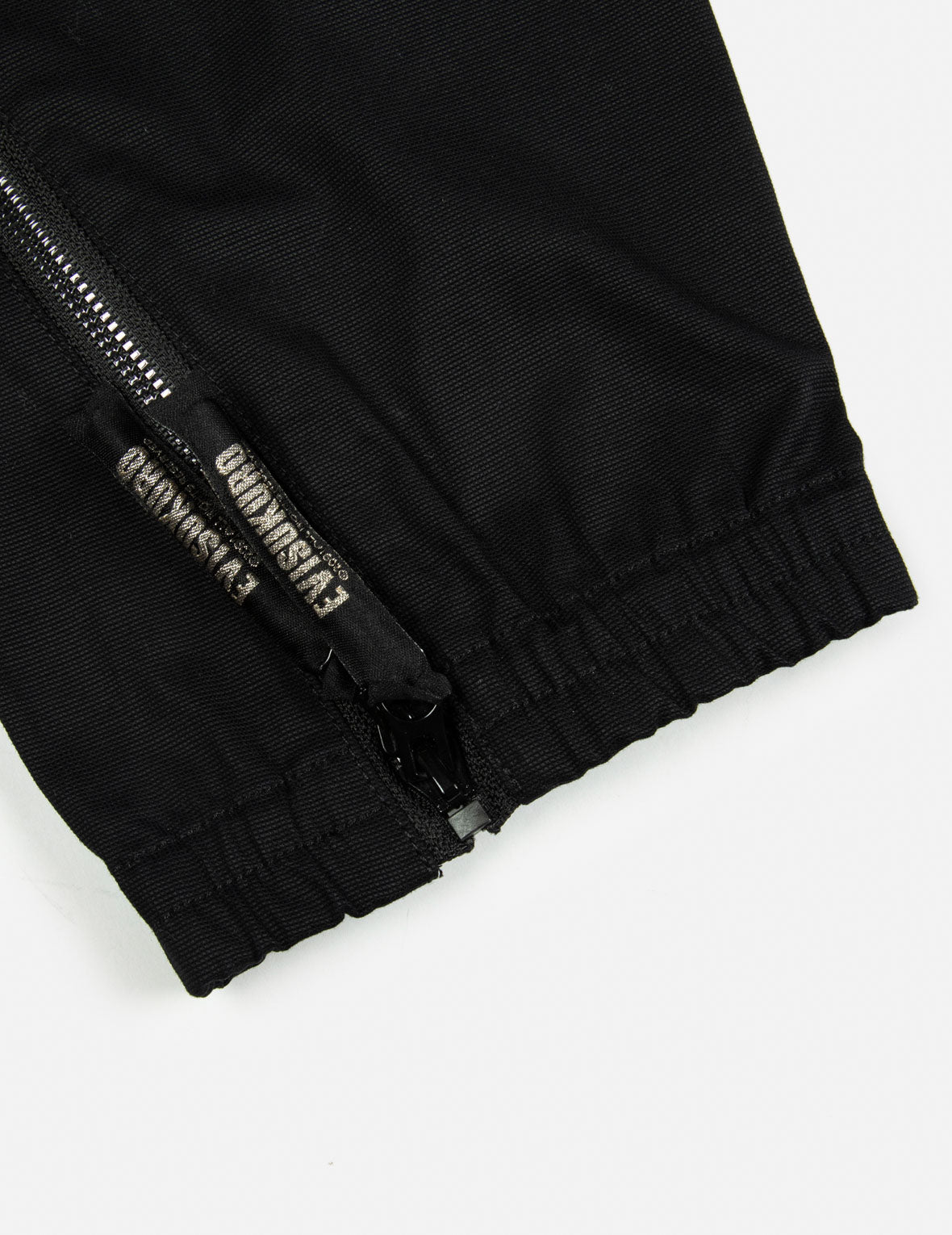 满地商标提花侧拉链常规版型束口裤