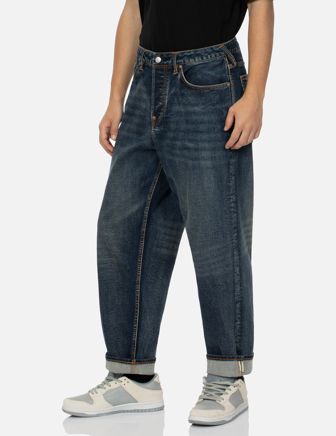 水洗商标和佛头老虎机涂层宽版休闲牛仔裤