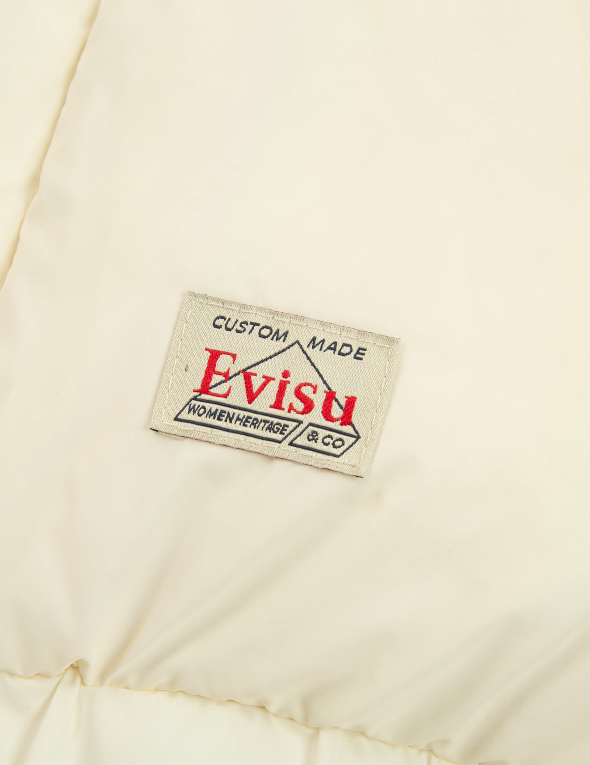 迷彩商标刺绣羽绒外套