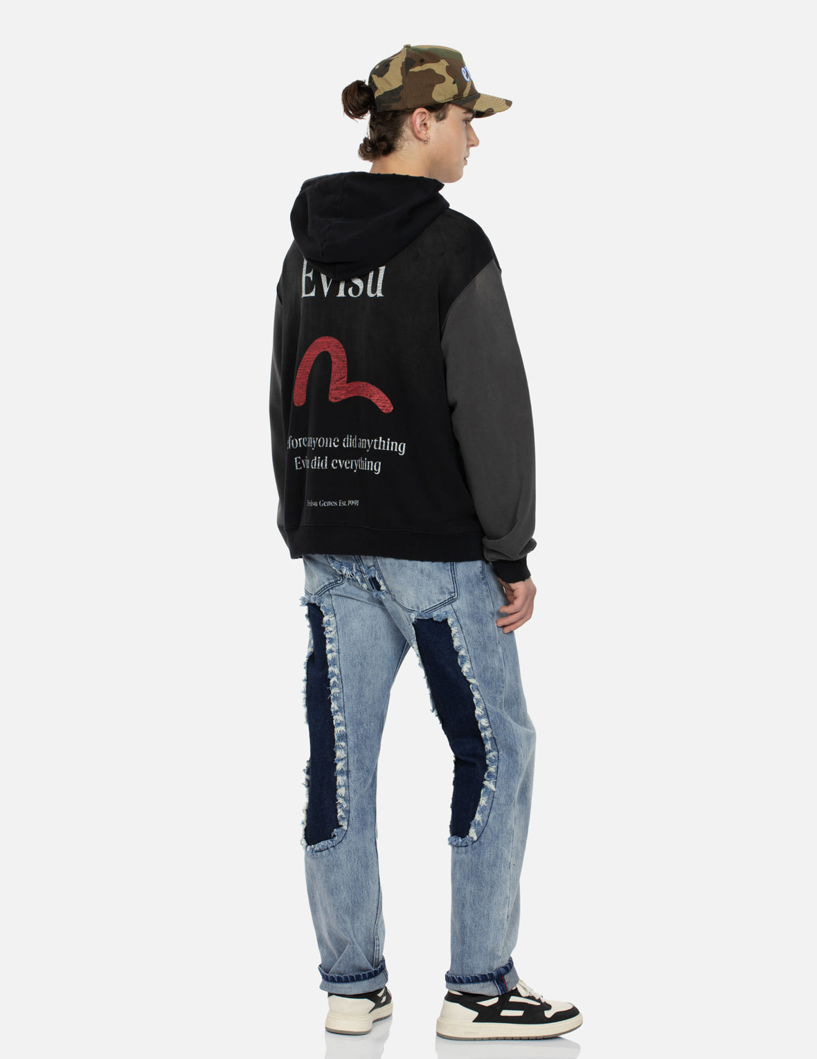 大M破洞直筒洗水牛仔裤