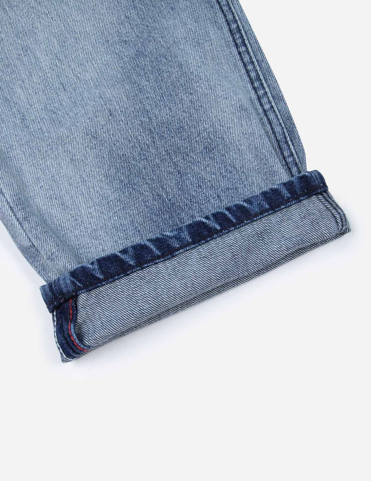 大M破洞直筒洗水牛仔裤