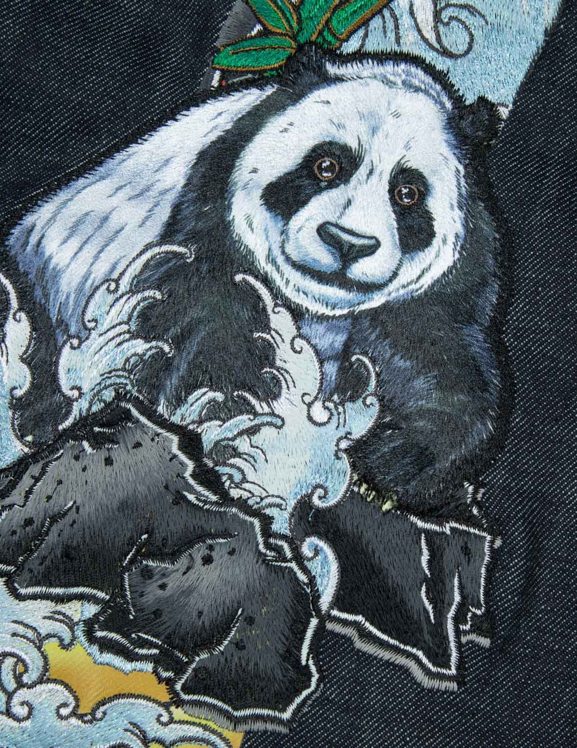 熊猫大M刺绣常规版型牛仔外套