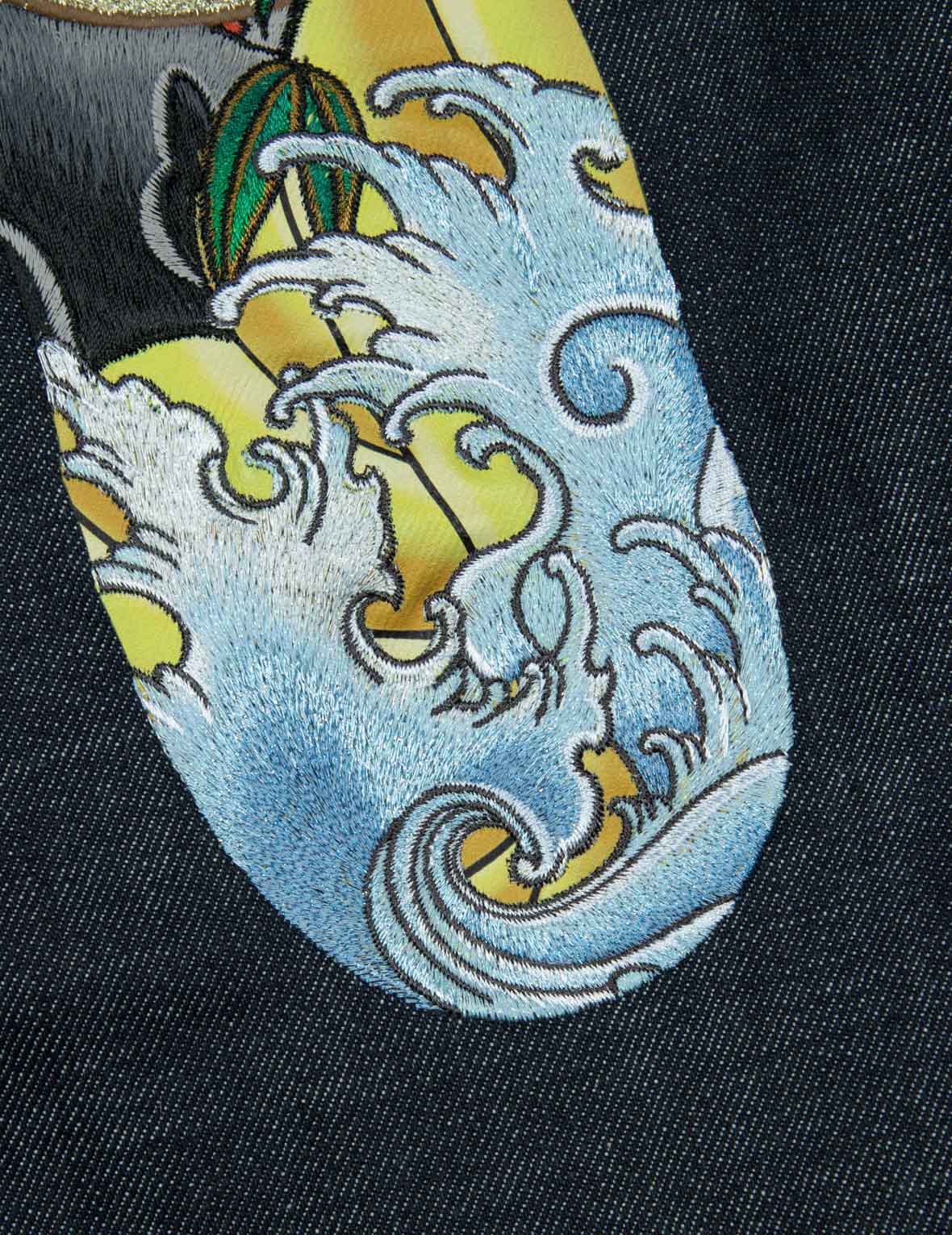 熊猫大M刺绣常规版型牛仔外套