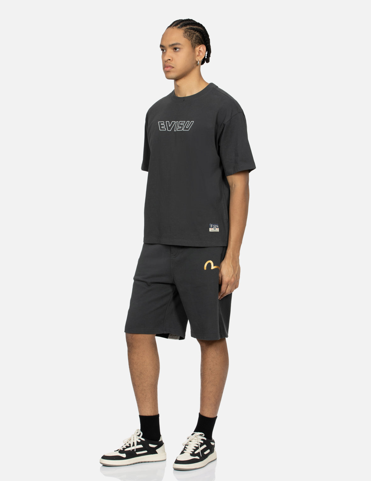 商标刺绣和"海天羽鲤"印花宽版休闲T恤