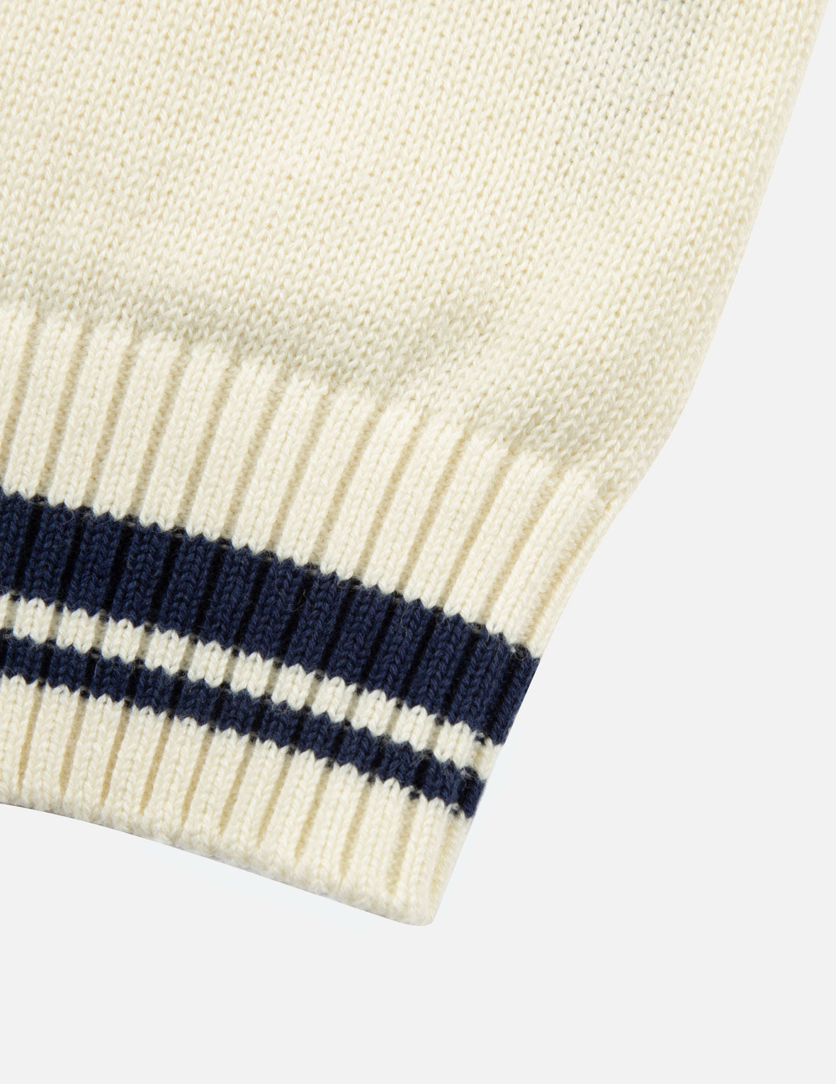 校园风海鸥刺绣常规版型针织外套