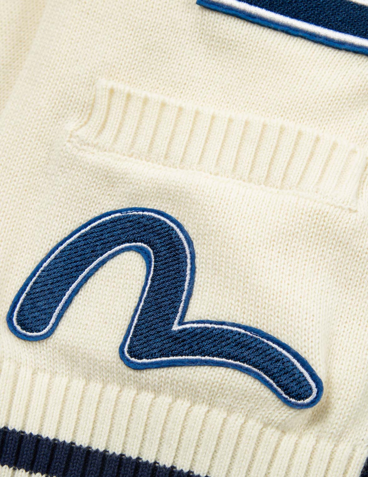 校园风海鸥刺绣常规版型针织外套