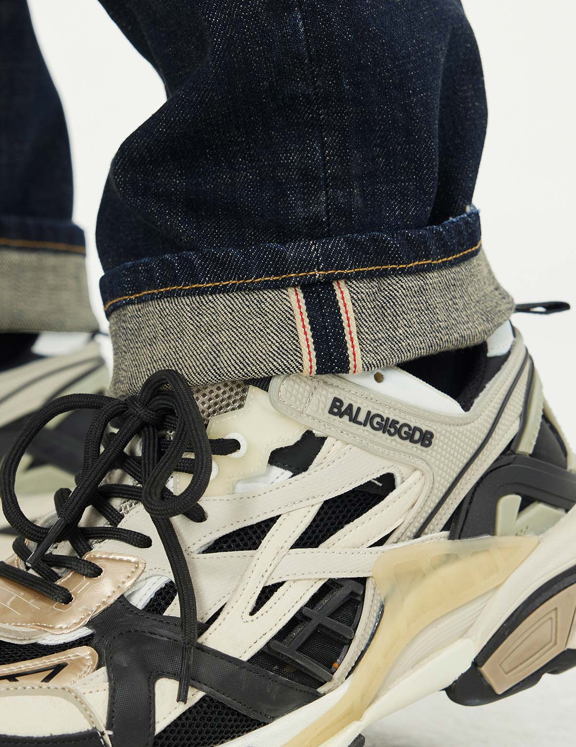 多口袋暗调水洗修身牛仔裤 #2010