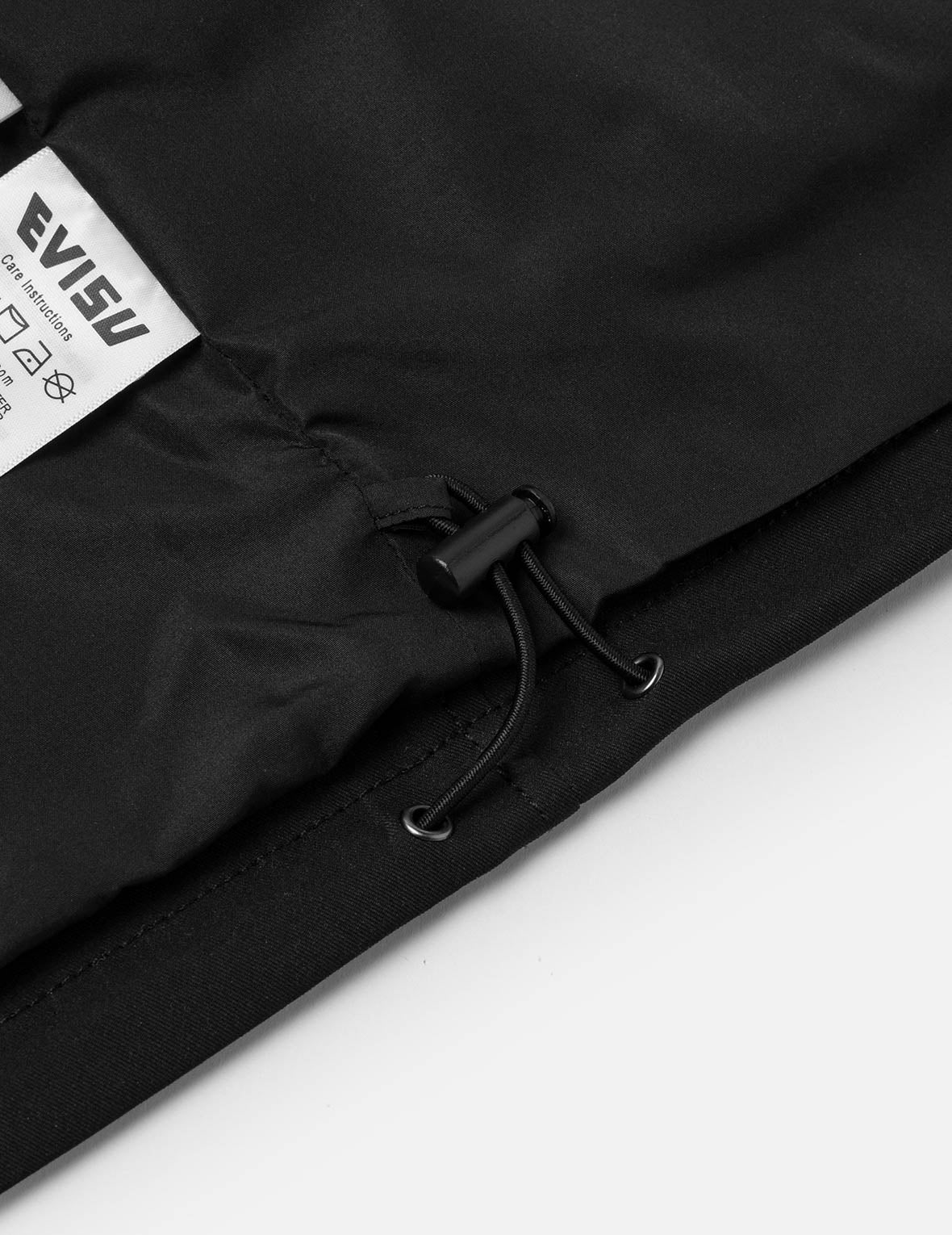 多口袋常规版型可拆式连帽户外外套