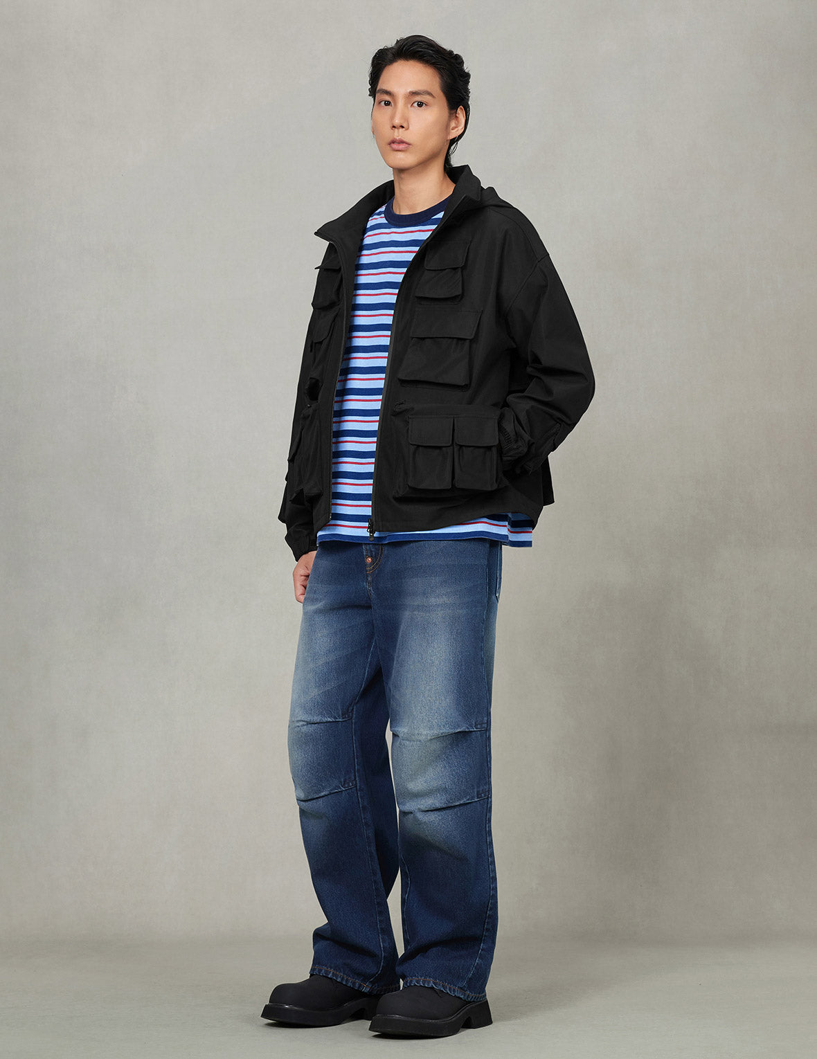 多口袋常规版型可拆式连帽户外外套