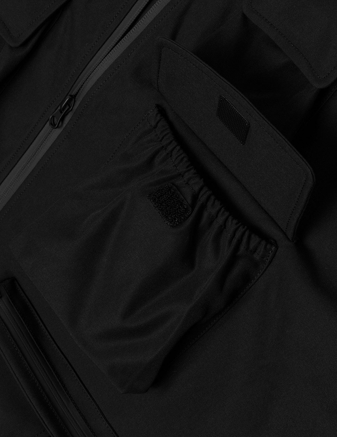 多口袋常规版型可拆式连帽户外外套