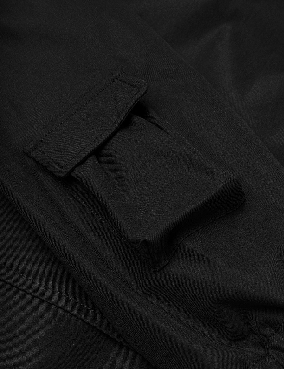 多口袋常规版型可拆式连帽户外外套