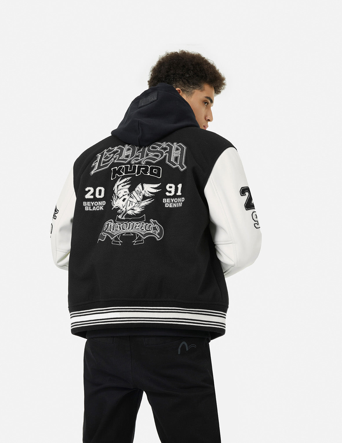 多重商标刺绣徽章宽版休闲夹棉棒球外套