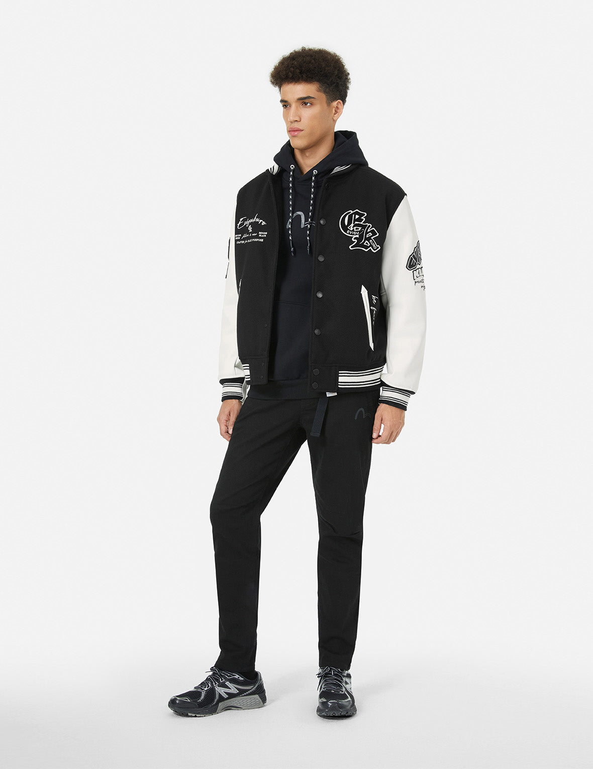 多重商标刺绣徽章宽版休闲夹棉棒球外套