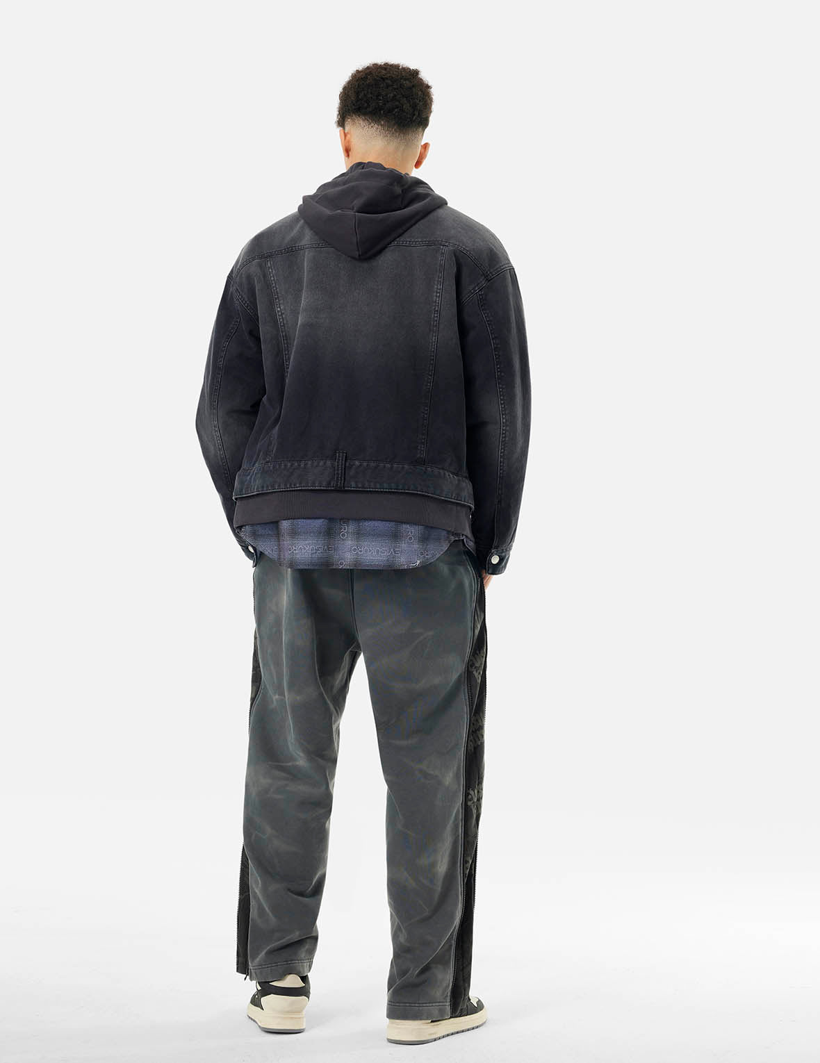 多口袋和叠穿效果夹棉宽版休闲卡车司机外套