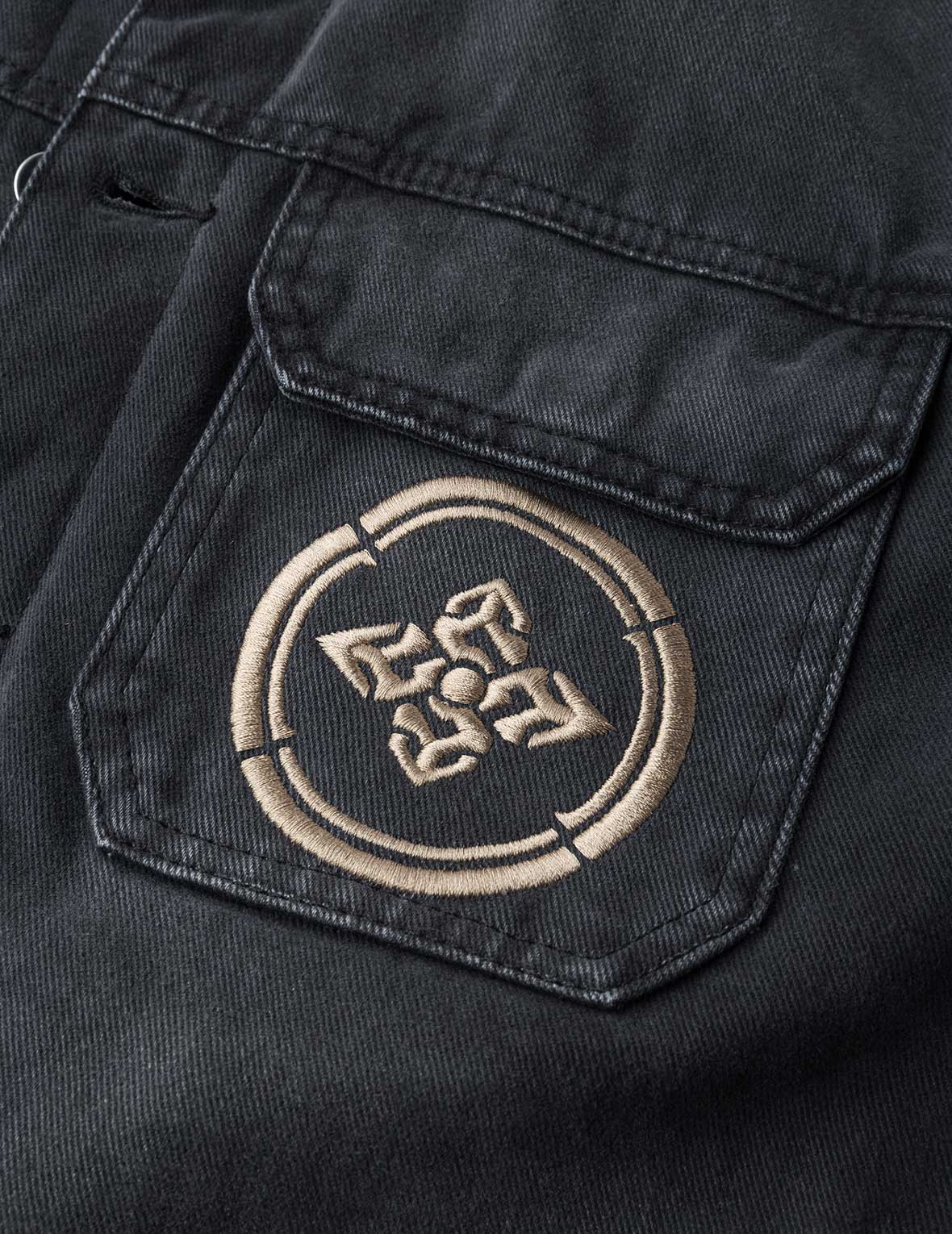 多口袋和叠穿效果夹棉宽版休闲卡车司机外套