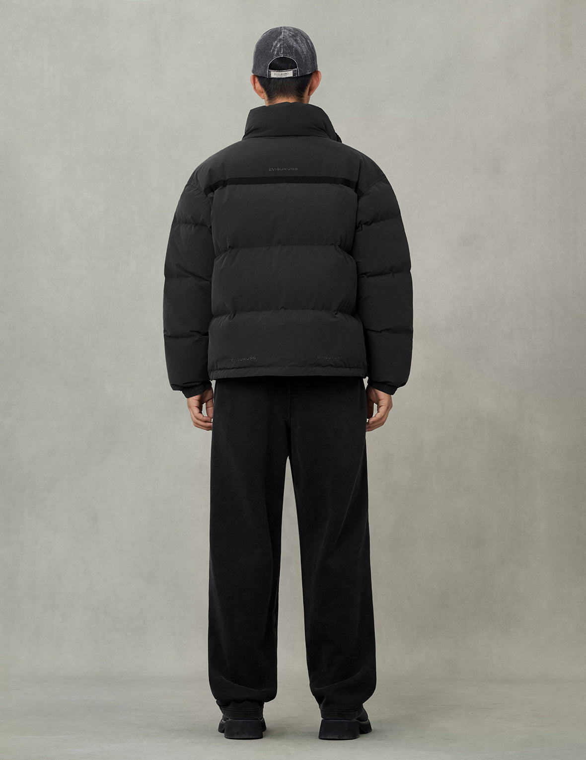 商标刺绣休闲运动裤