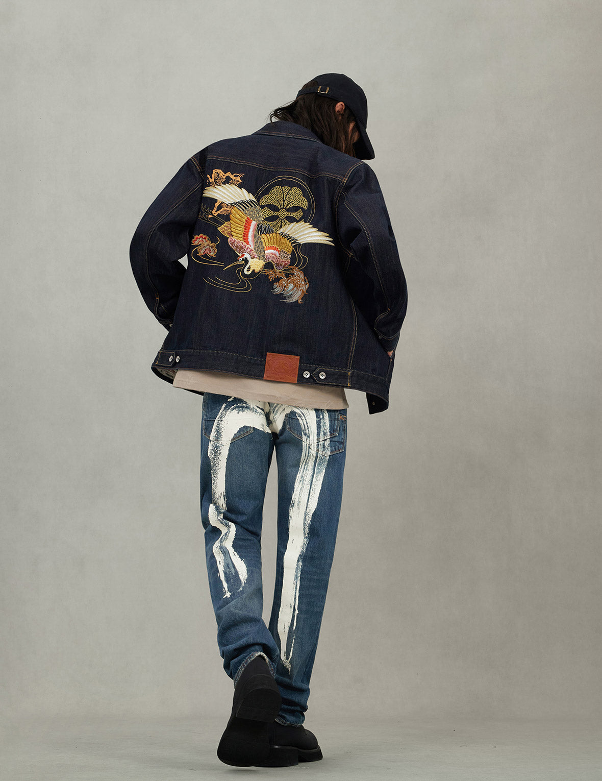 仙鹤报恩刺绣宽版休闲牛仔外套