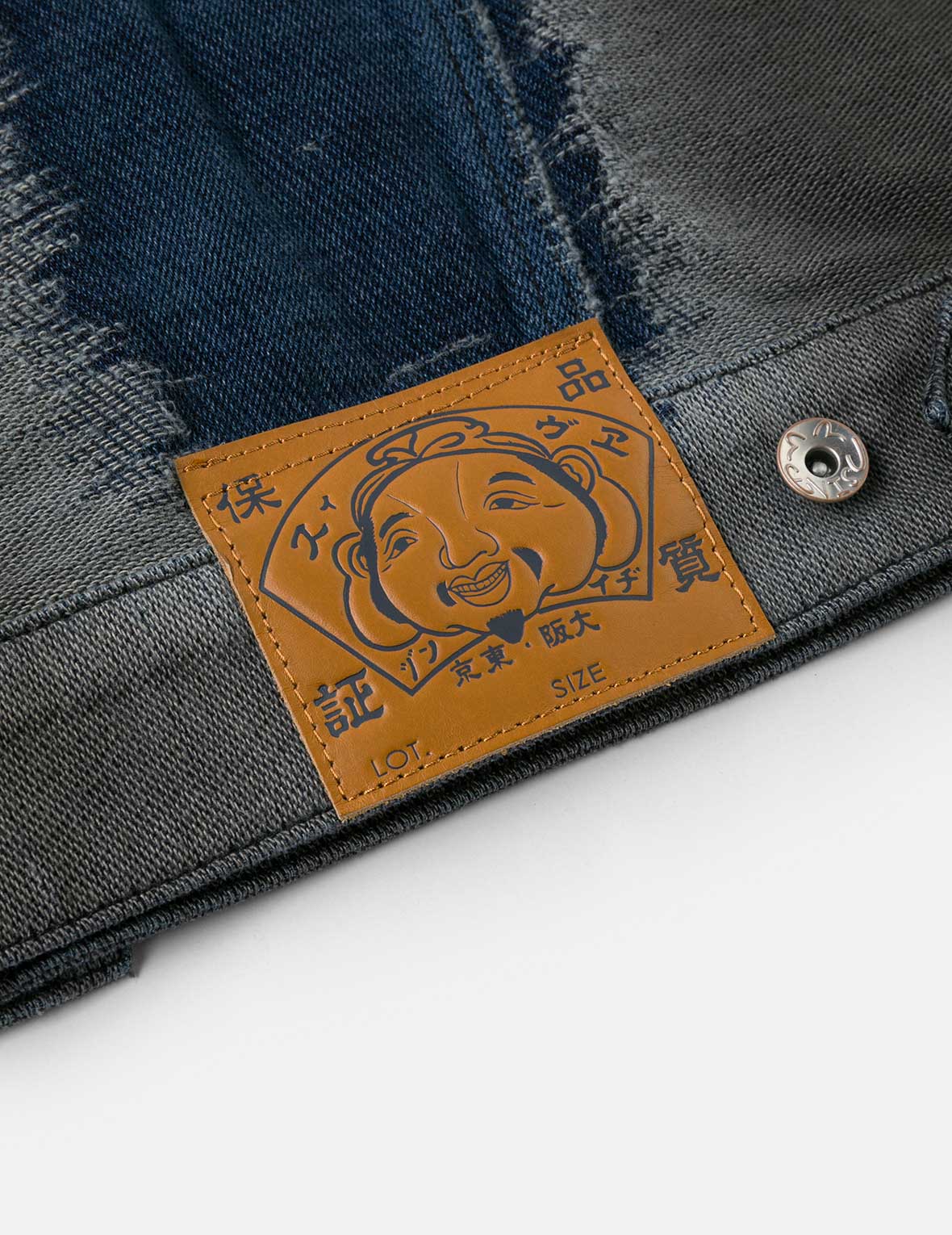 破损海鸥和商标印花宽版休闲牛仔外套