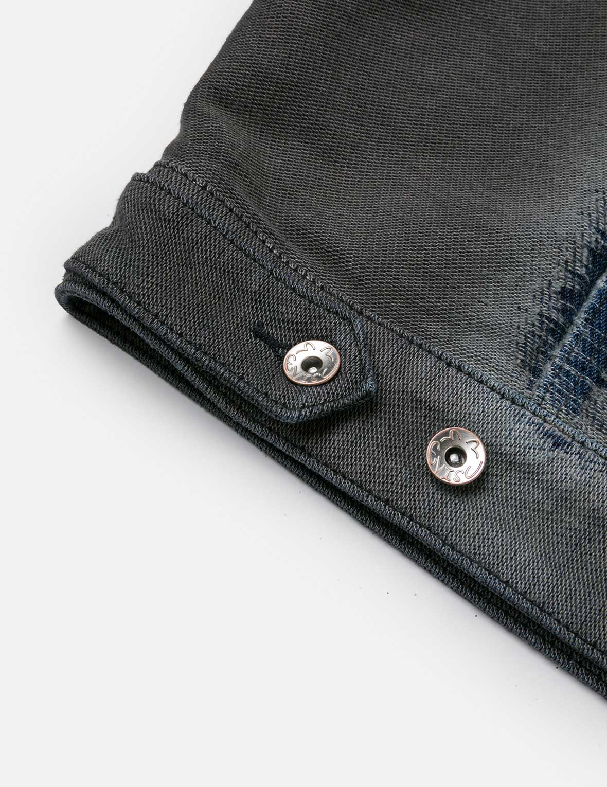 破损海鸥和商标印花宽版休闲牛仔外套