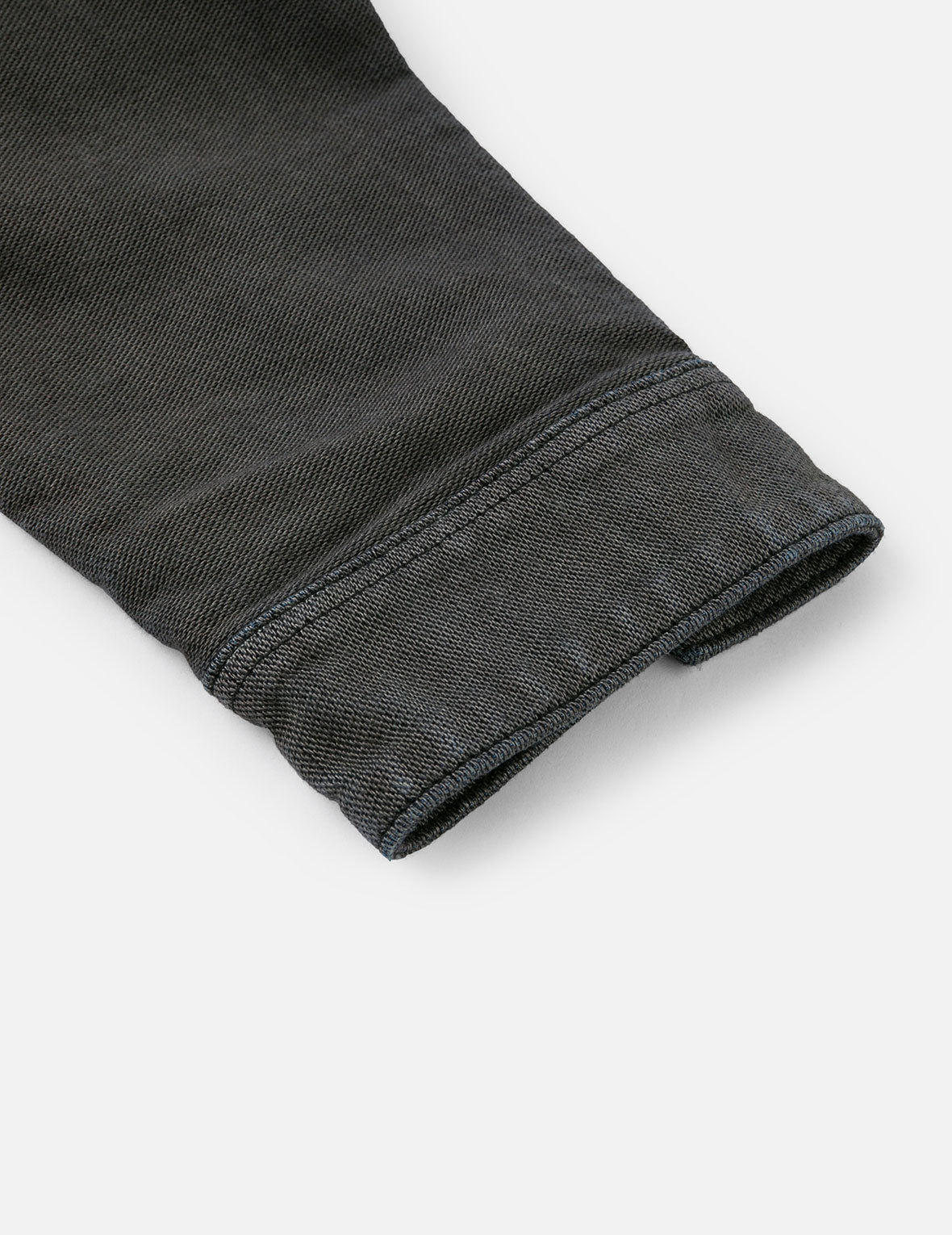 破损海鸥和商标印花宽版休闲牛仔外套