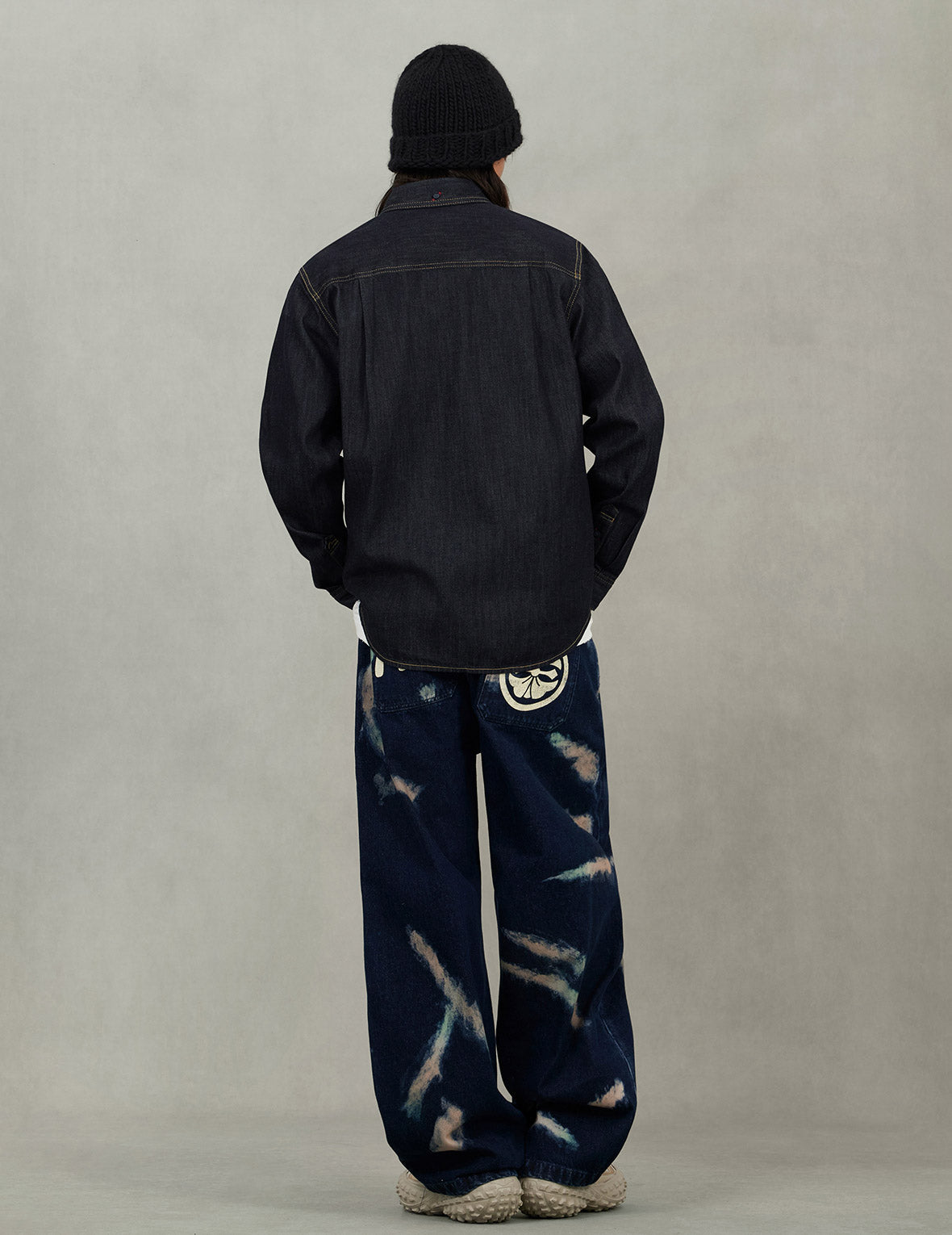 海鸥刺绣常规版型牛仔长袖衬衣