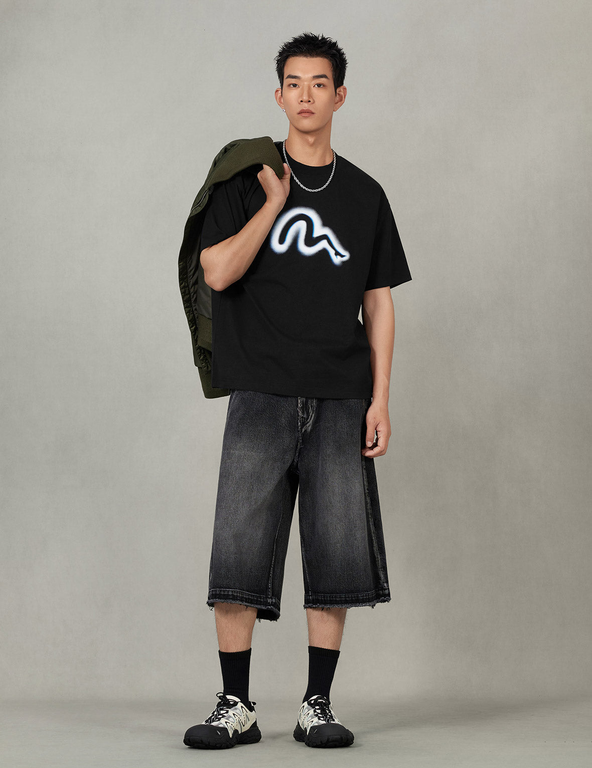 Distressed Daicock Print Fashion Fit Denim Shorts