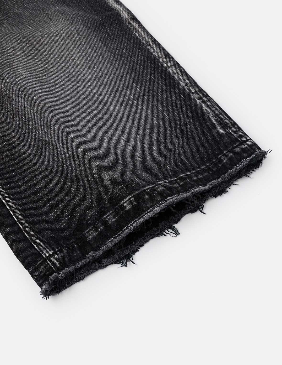 Distressed Daicock Print Fashion Fit Denim Shorts