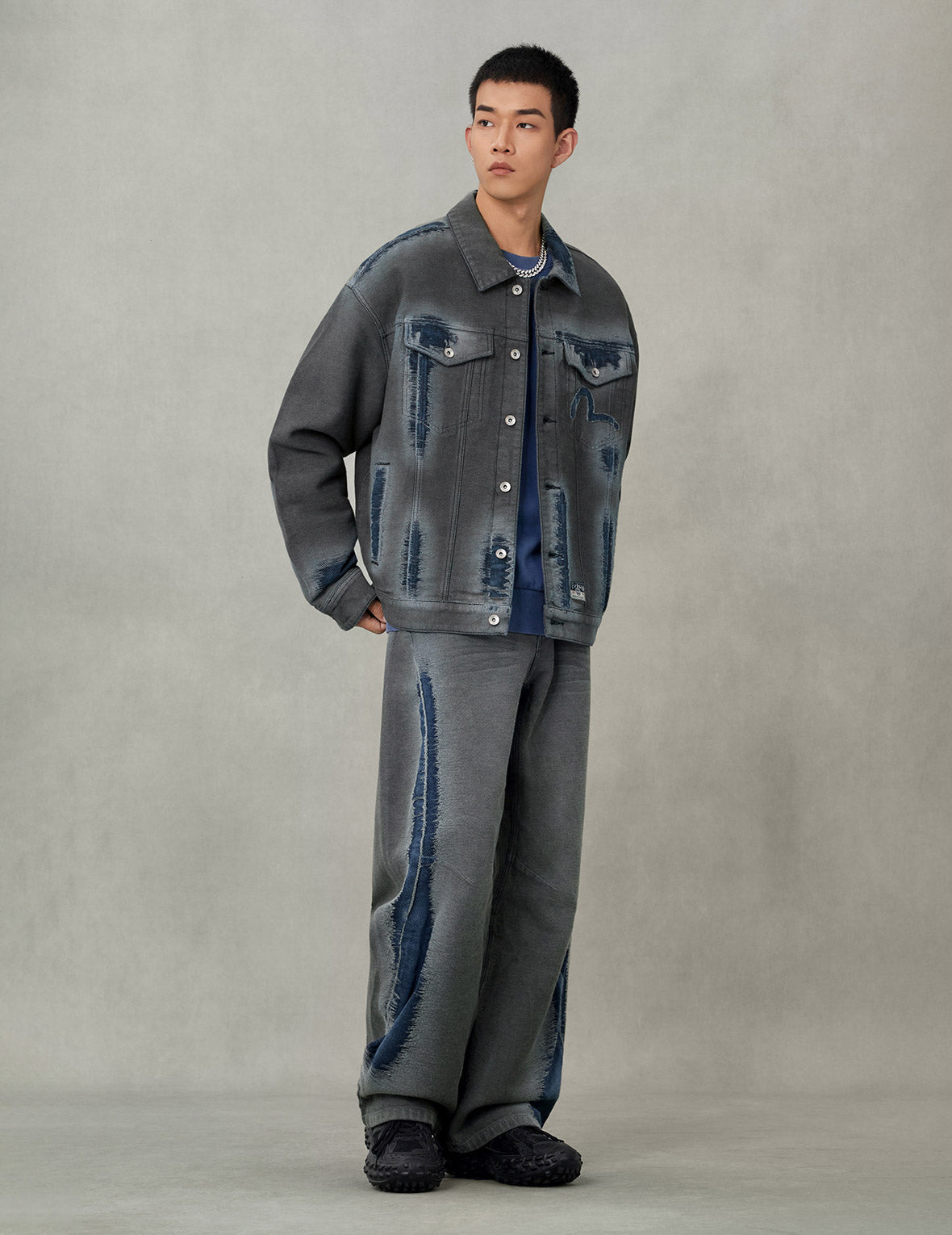 破损海鸥印花立体剪裁水洗牛仔裤