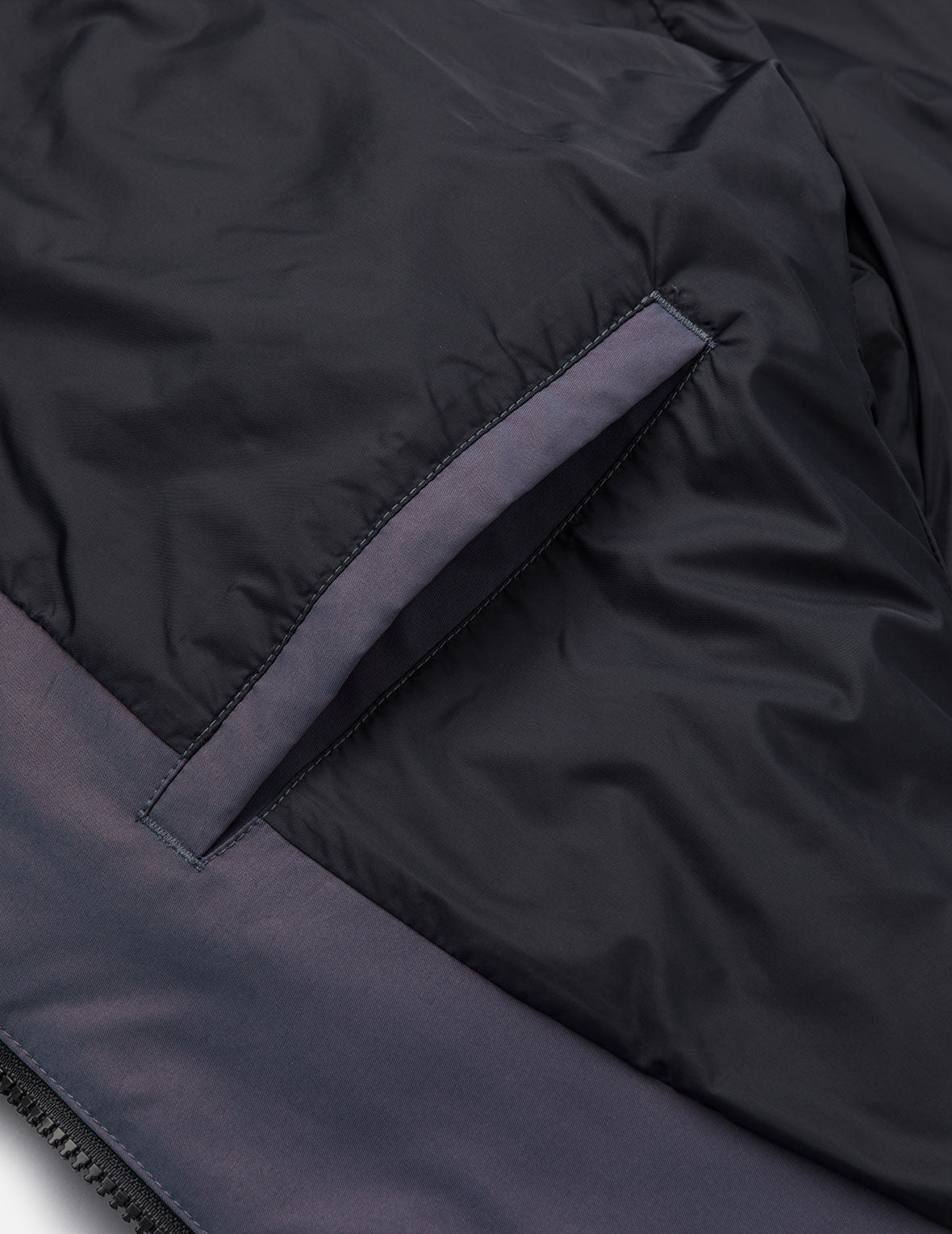 嵌条大M刺绣常规版型羽绒外套