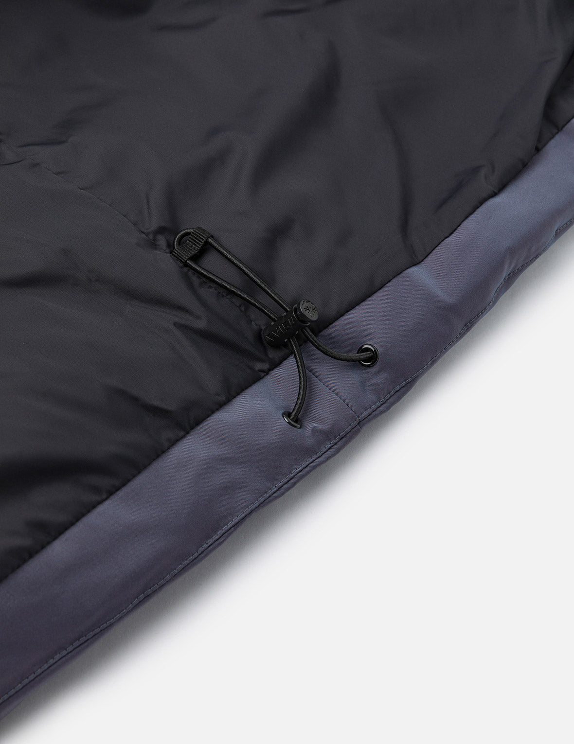 嵌条大M刺绣常规版型羽绒外套