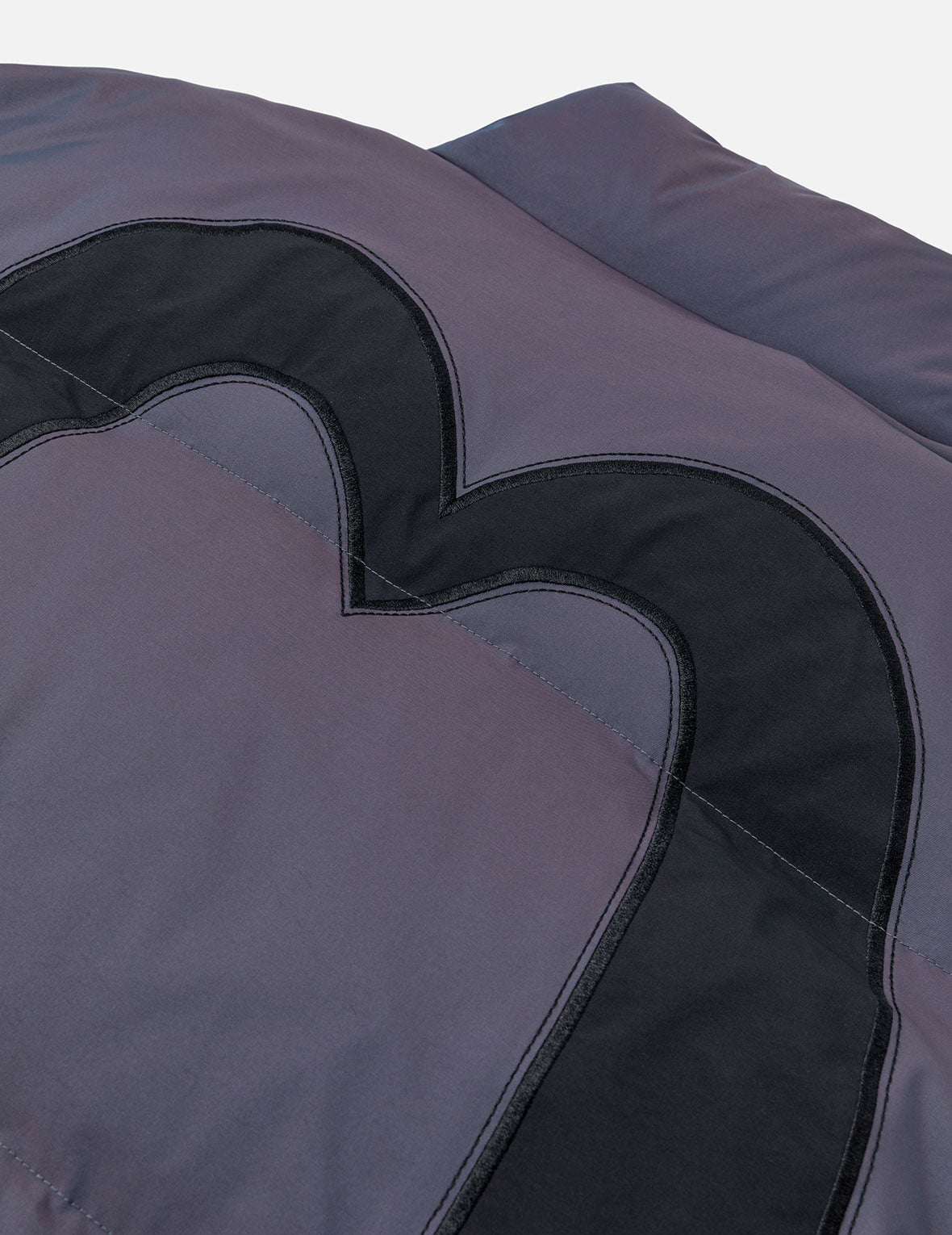 嵌条大M刺绣常规版型羽绒外套