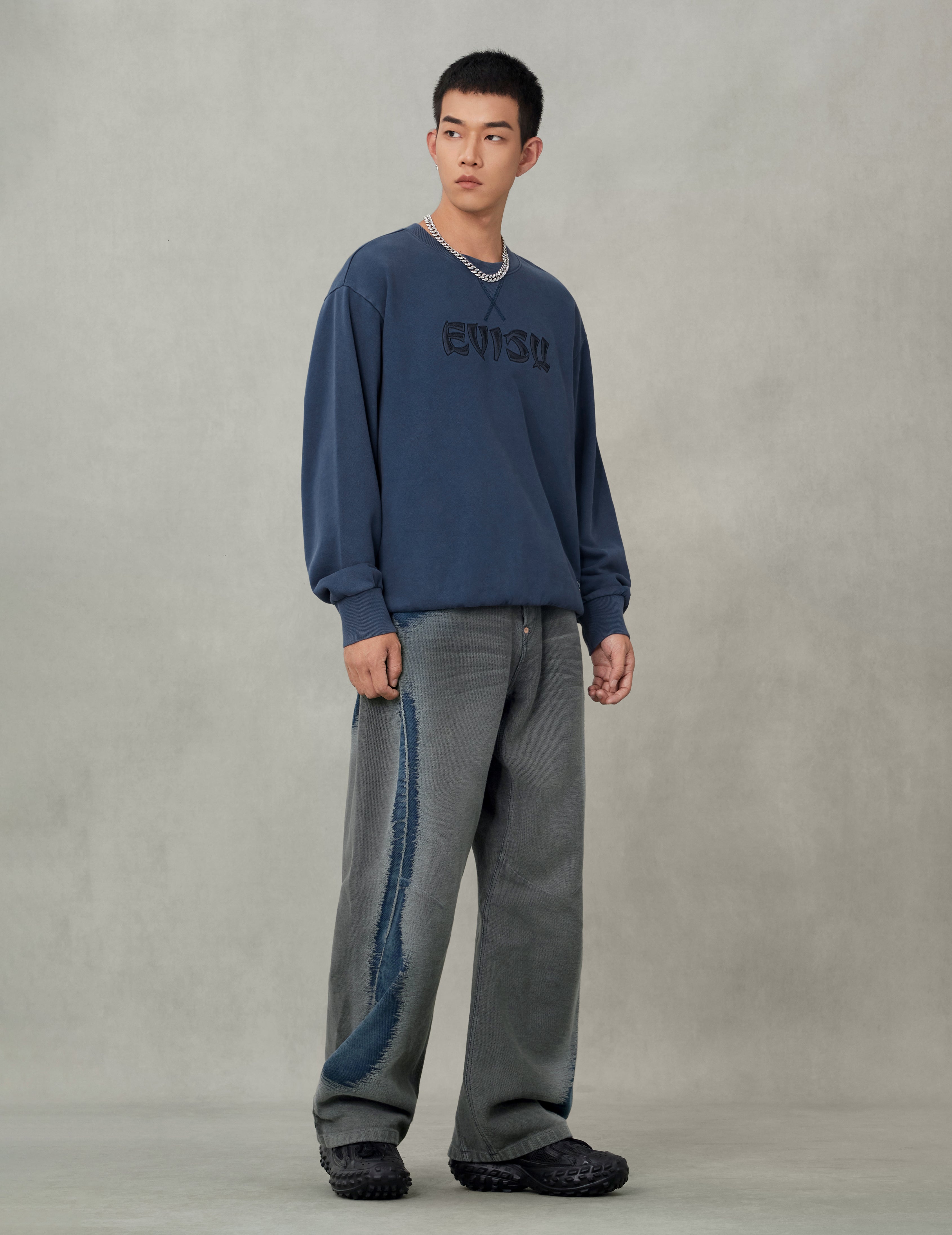 佛头和商标刺绣休闲卫衣