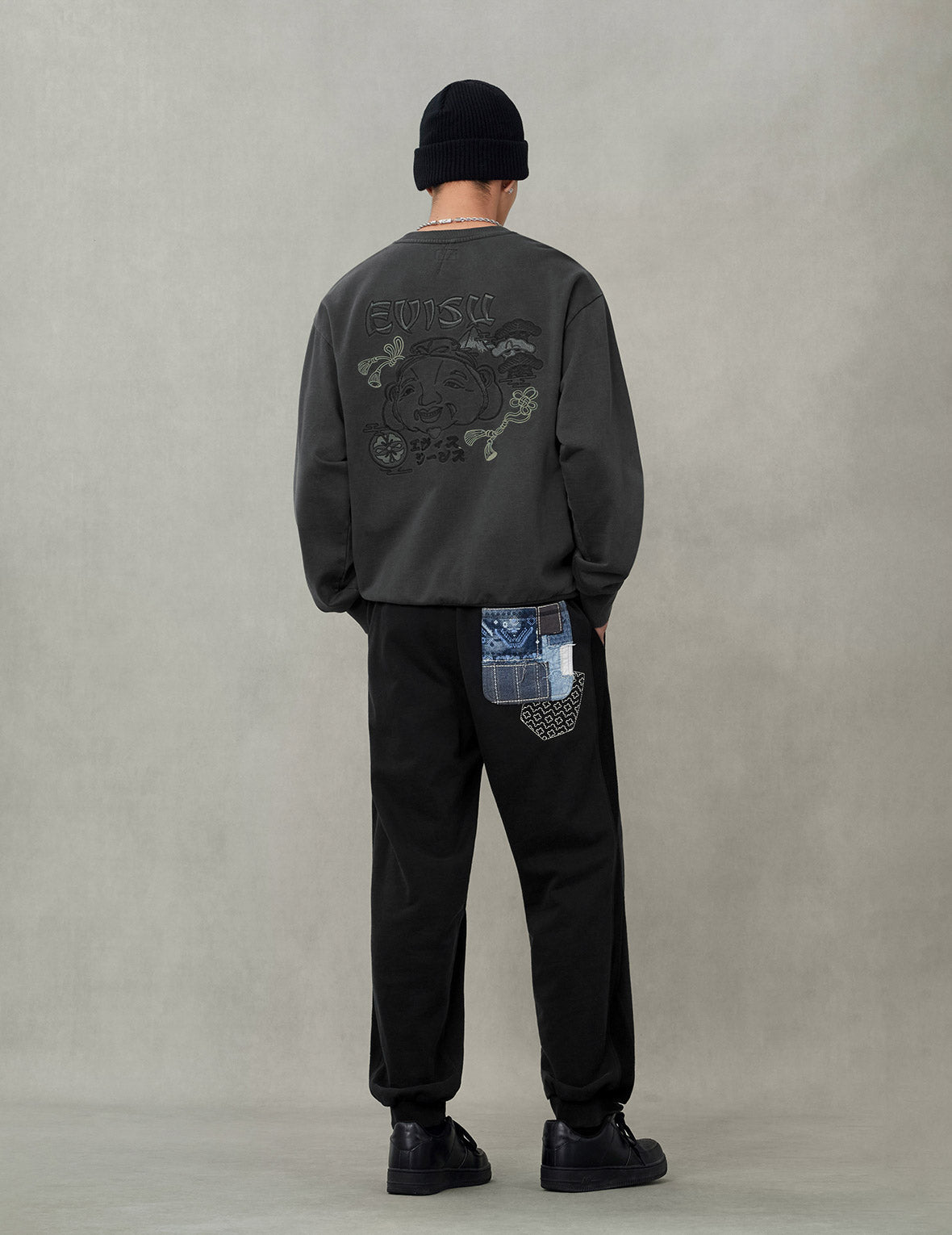 佛头和商标刺绣休闲卫衣