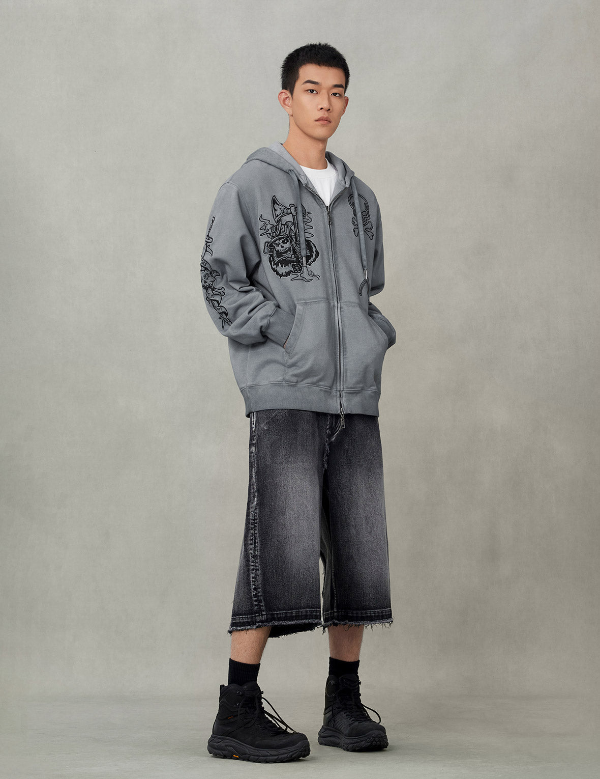 刺青风格刺绣超宽版连帽外套