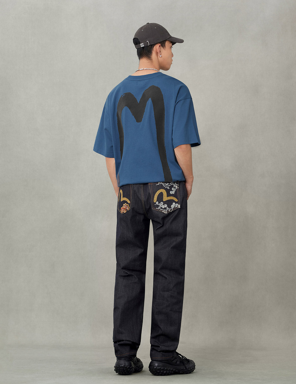 手刷大M印花宽版T恤