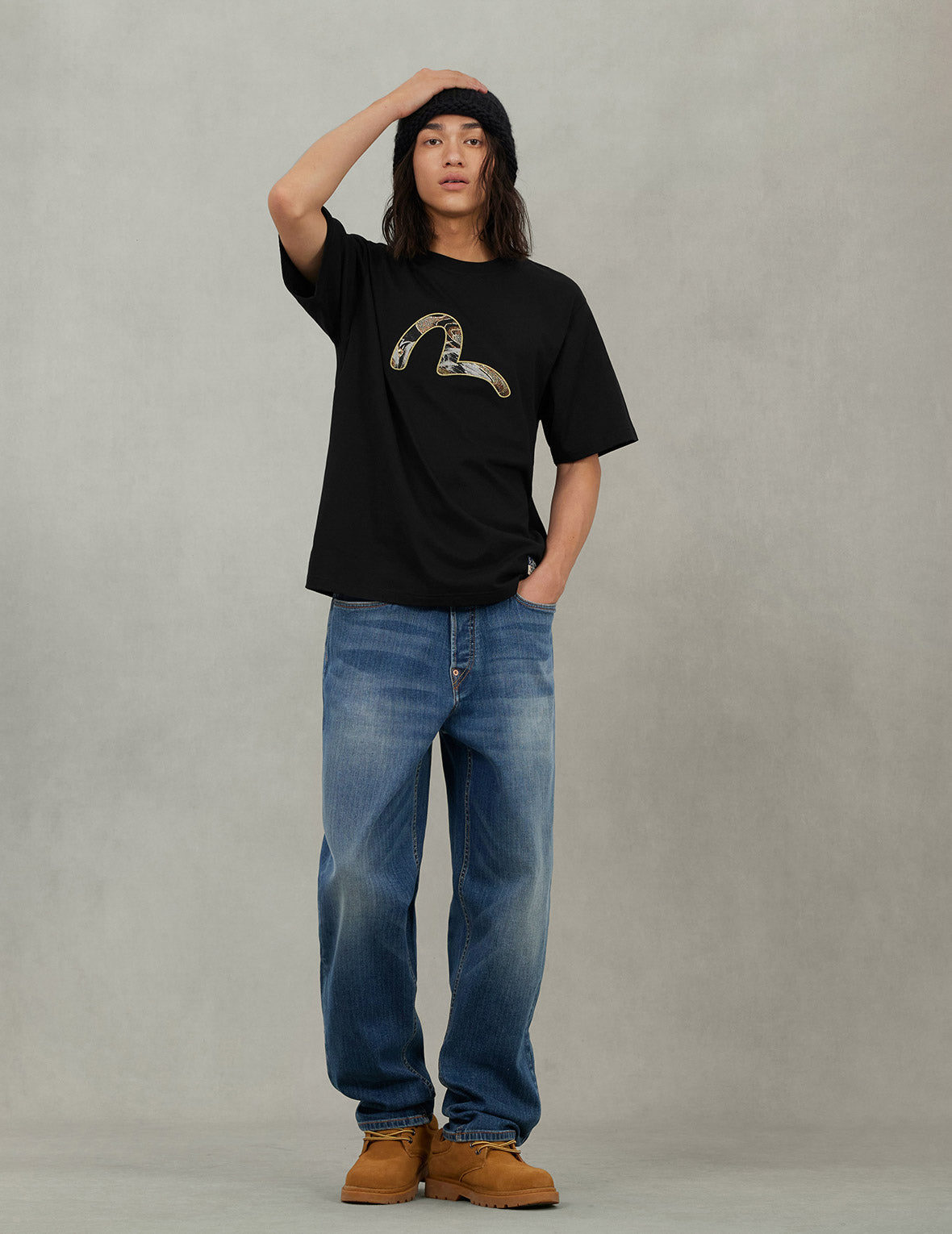 Brocade Seagull Appliqué Regular Fit Short Sleeves T-shirt