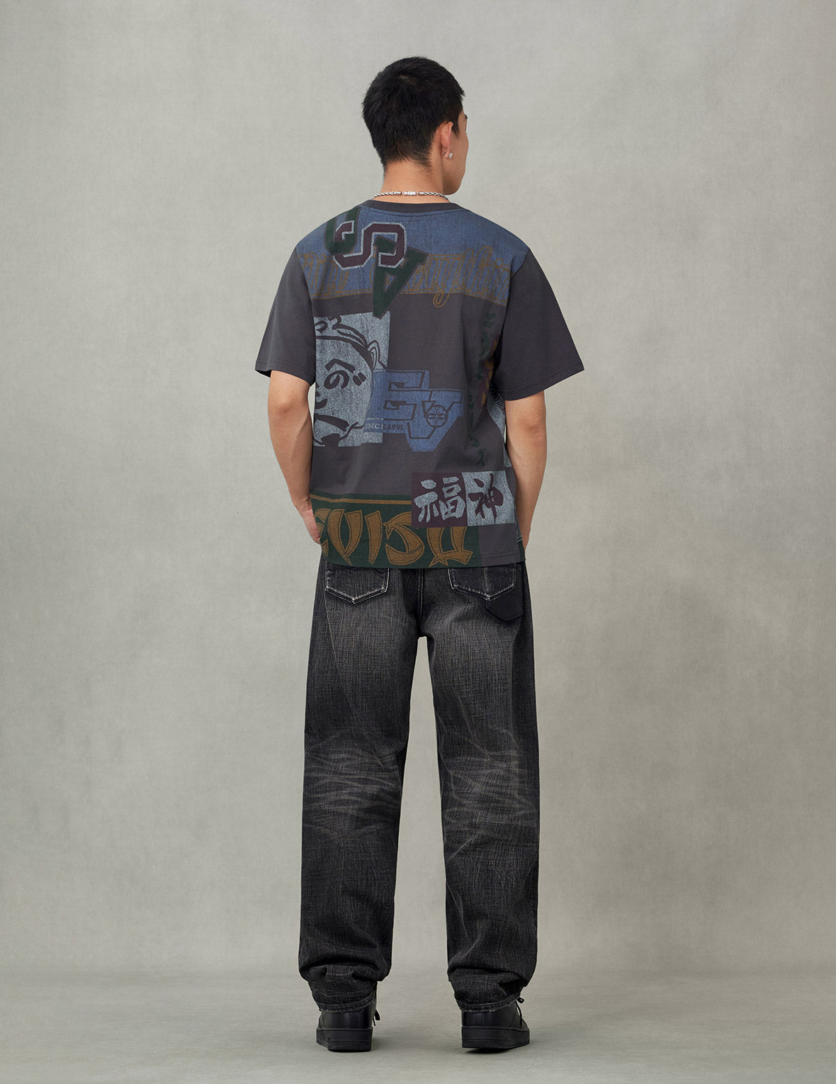 文字绘佛头和商标印花常规版型T恤