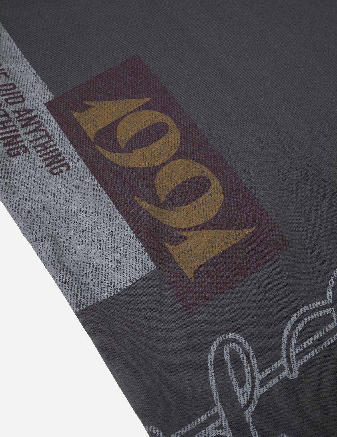 文字绘佛头和商标印花常规版型T恤