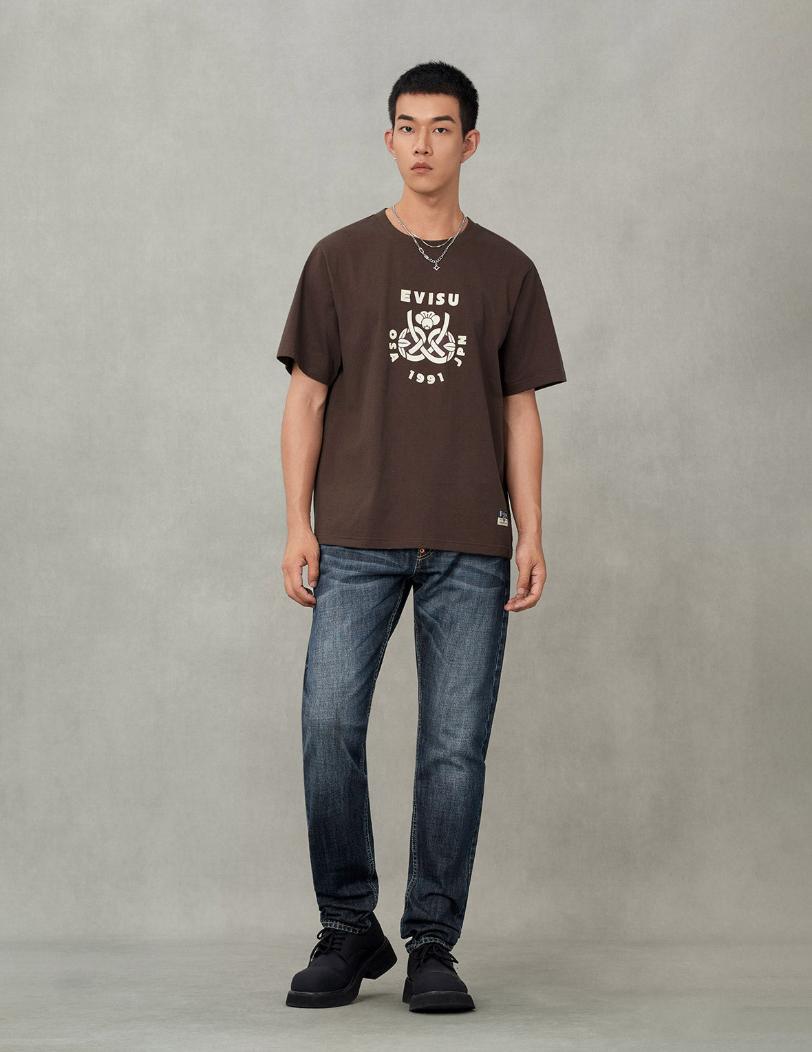 智慧之轮和达摩大M印花常规版型T恤