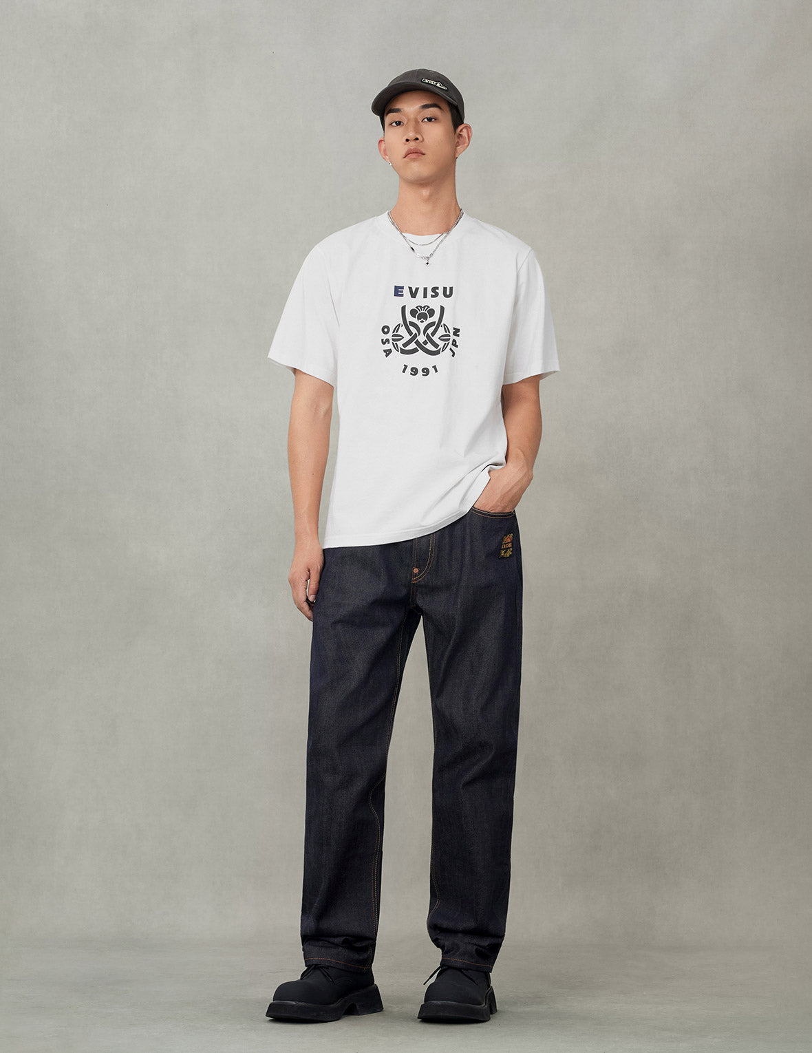 智慧之轮和达摩大M印花常规版型T恤