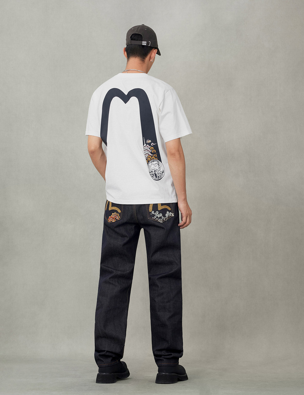 智慧之轮和达摩大M印花常规版型T恤