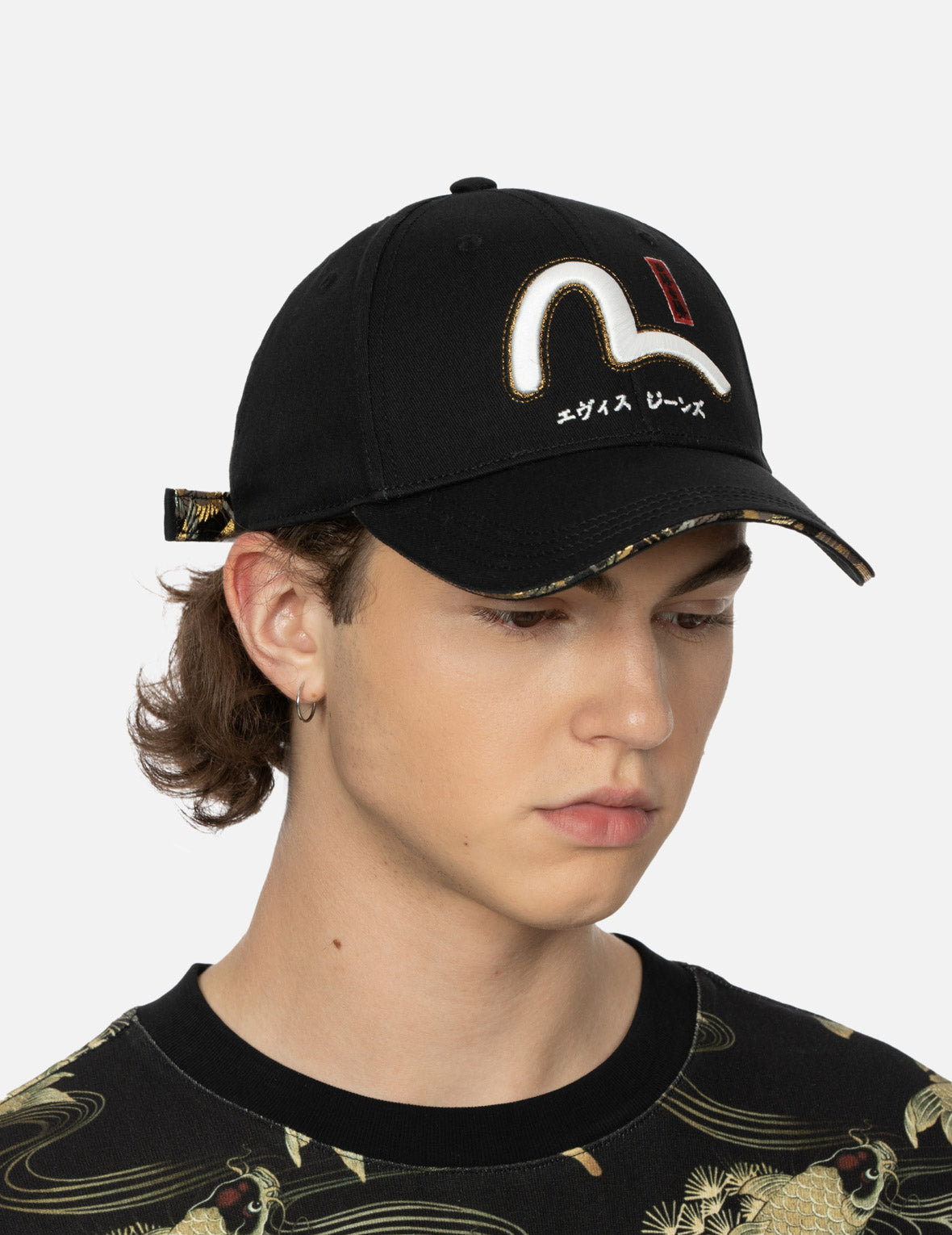 海鸥刺绣和大M锦缎鸭舌帽