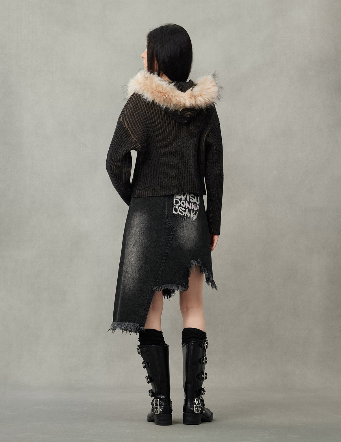 商标绳纹刺绣常规版型连帽针织外套